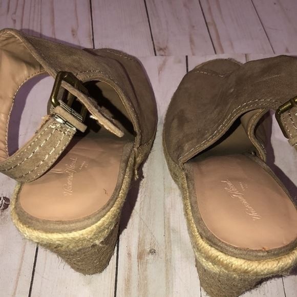 Universal thread tan open toe wedge sandal - Picture 5 of 6